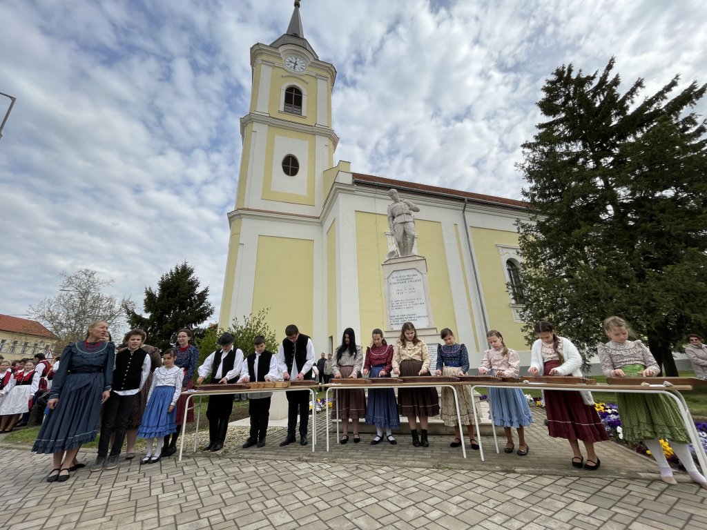 Flashmob az istentisztelet előtt03